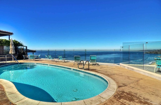 Dana Point Condominio frente al mar con piscina, vistas impresionantes, unidad actualizada!