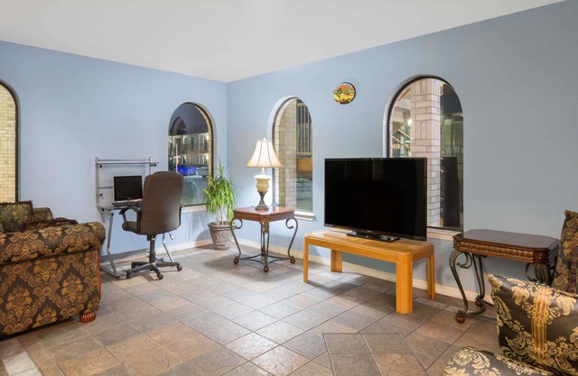 Days Inn by Wyndham San Antonio