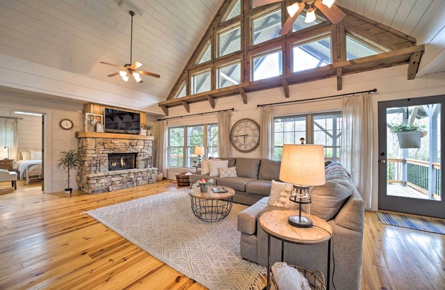 Deck + Fire Pits: Lake Toxaway Getaway!