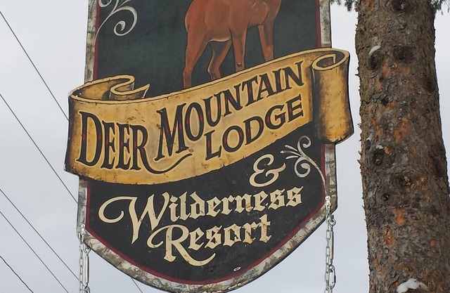 ALOJAMIENTO DE LA MONTAÑA DE LOS CIERVOS Y RESORT DEL DESIERTO