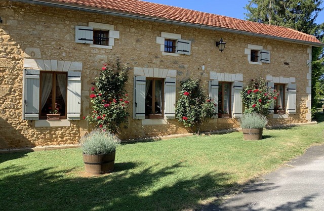 Casa de campo restaurada en el corazón de Dordoña.