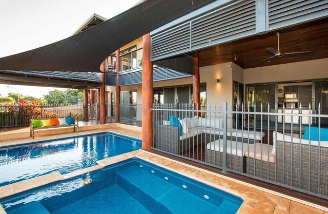 Delux Demco Luxurious Resort Style Home STRA6725BNFLJVQ3