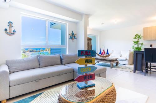 Deluxe Apt with Ocean View & Beach Access only 1 hour drive from San Jose