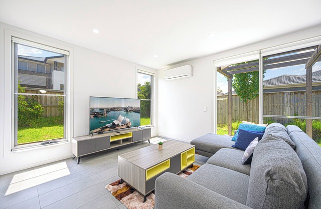 Denham Court Adorable 4Br house with Wifi &Parking