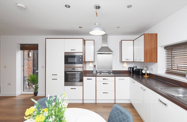 Derby City 3 Bed House- Roof Terrace