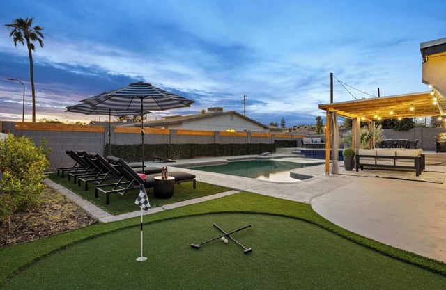 Desert Dreaming: Luxe Retreat w/ Pool & Hot Tub!