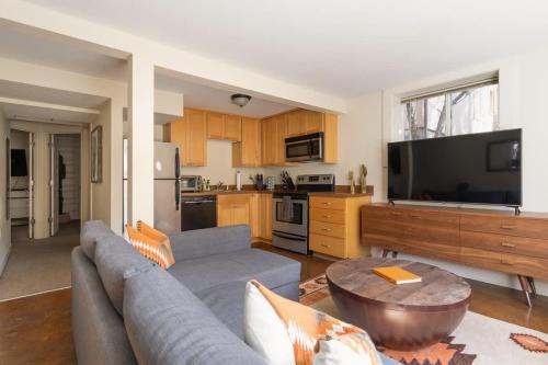 Desert Vibe 1BR in SE PDX - Local Bars & Food
