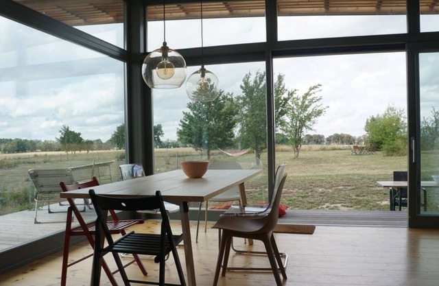 Casa de madera de diseño con amplia vista al campo en la Märkische Schweiz