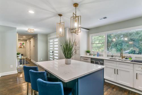 Designer 5 Bedroom with Backyard Downtown ATL