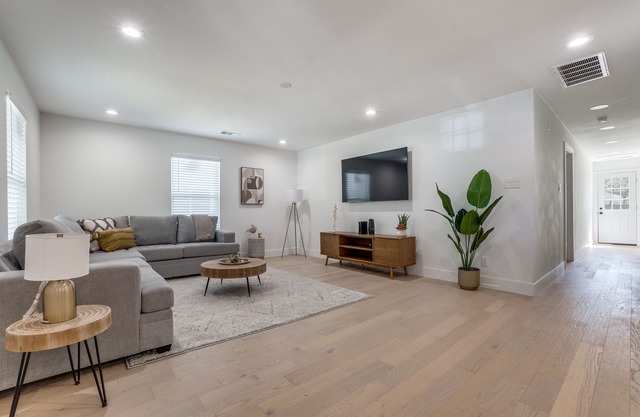 Designer Home Minutes from Bishop Arts and Downtown