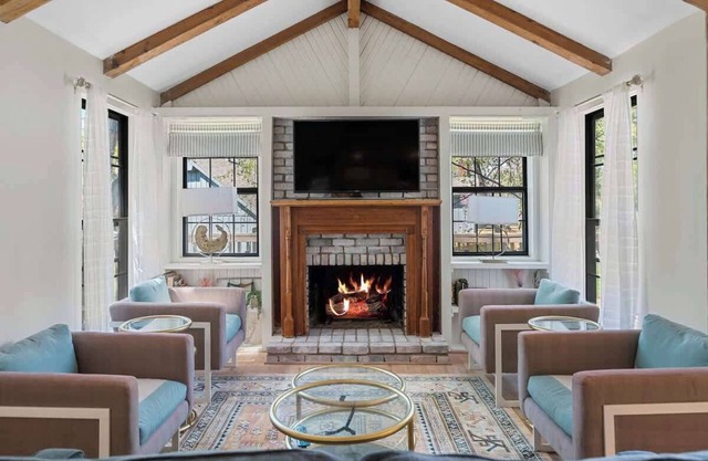Designer Luxury 4bed/4ba w/ Pool