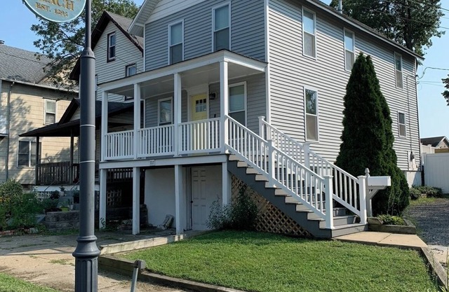 Desirable Beach House & Full Backyard with 6 beachtags. Driveway fits 4 Cars!