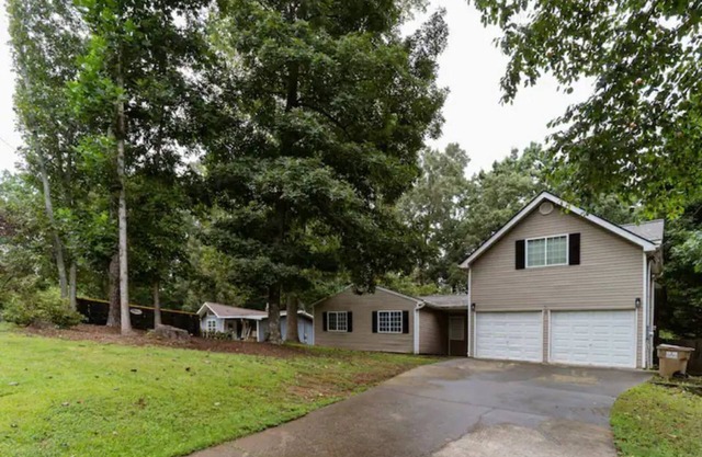 Desired premium location, minutes to everything!