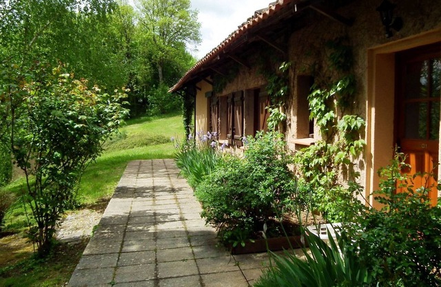 Independiente casa con una terraza en el sur de la Dordogne