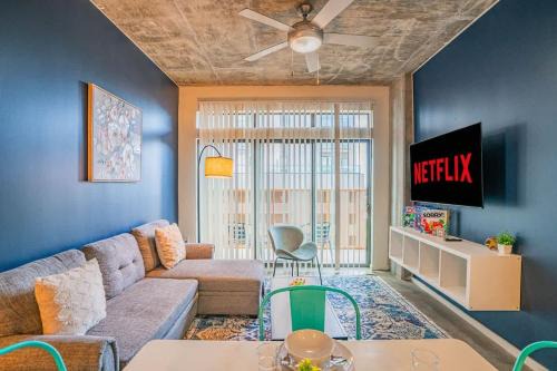 Detailed 2BD - Central DT- Gym, Pool, Parking Sleep8