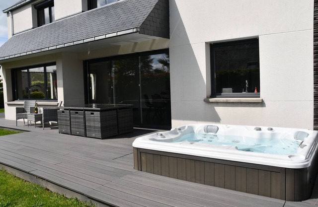 Dinan, Centre-Ville, Bord de Rance, Proximité du port, 20 min de la mer. Jacuzzi