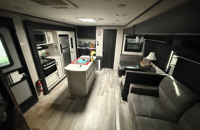 Dinner Is Served! Charming Luxe Trailer w/WiFi, Heat & AC @ the Heart of Atlanta