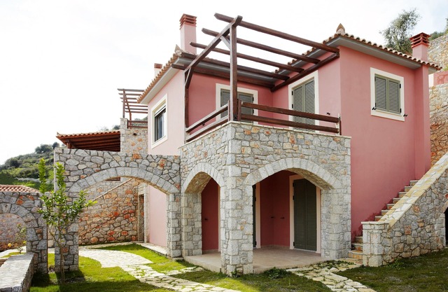 DIO PENSIONES VILLA Tainaron 2 B / R con jardín privado y PISCINA