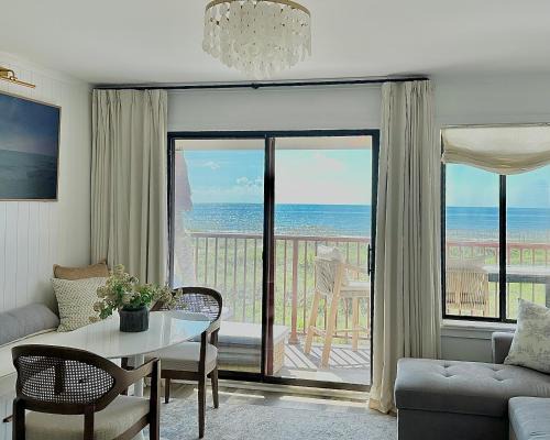 Direct Luxury Oceanfront - On The Beach! Amazing Sunrises, 2 Pools & Bar!