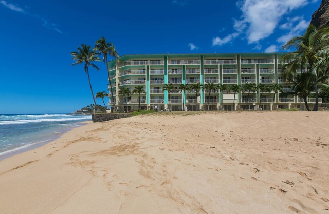 Makaha Shores. Frente al mar directo, gran surf, totalmente renovado