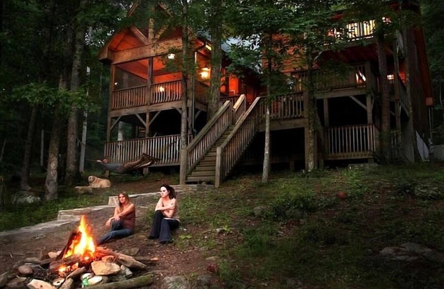 Descuento de abril $ 99 / nt dom-TH. Luxury River Home, pozo de fuego, jacuzzi, kayaks