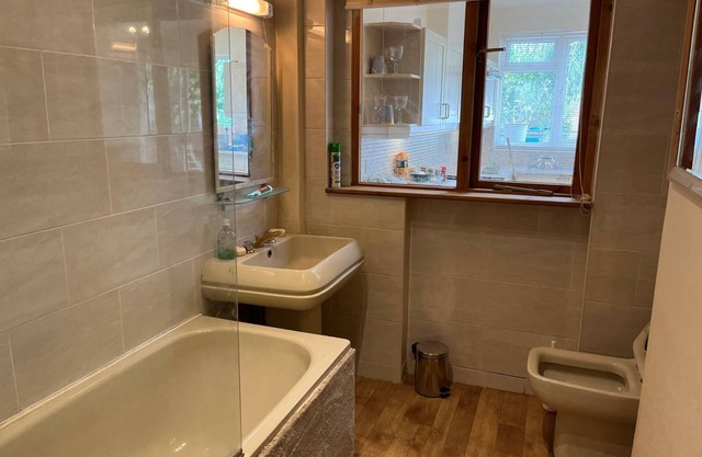 Discover London: Comfy1-Bedroom House with High-Speed WiFi! #ShortStay #Travel