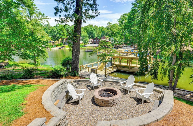 ��NUEVO! Badin Lake Cabin w / Dock y deslizamiento de barco de 2 pisos!