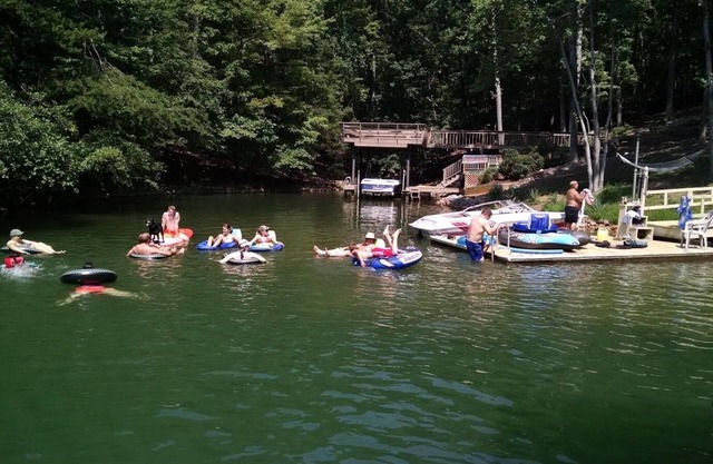 Smith Mountain Lake VA. Se admiten mascotas, muelle de aguas profundas, privado Cove, tranquilo