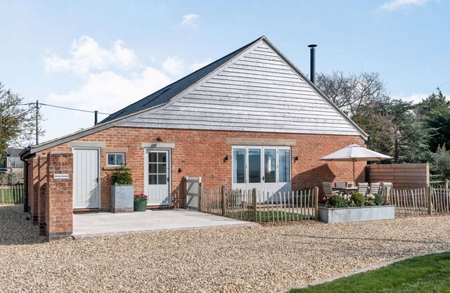 Dog friendly holiday home with superb garden and rural location - Ridge Barn