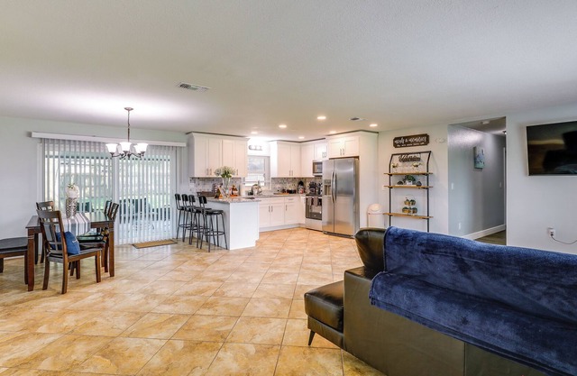 Dog-Friendly Home in Valrico w/ Private Pool!