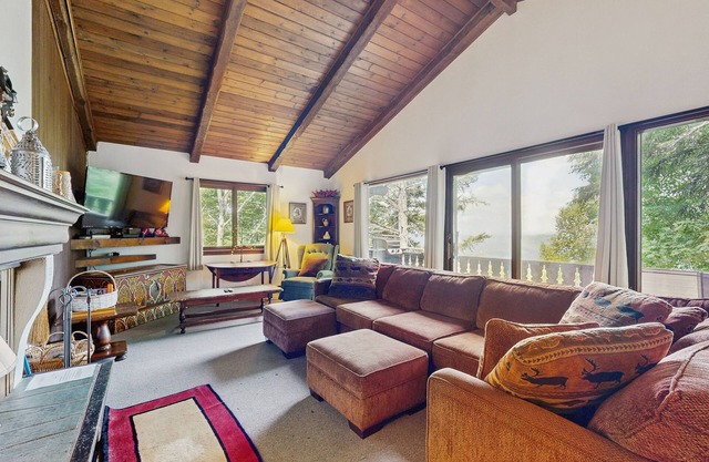 ¡Casa para perros con impresionantes vistas y balcón, cerca de Cannon Mountain!
