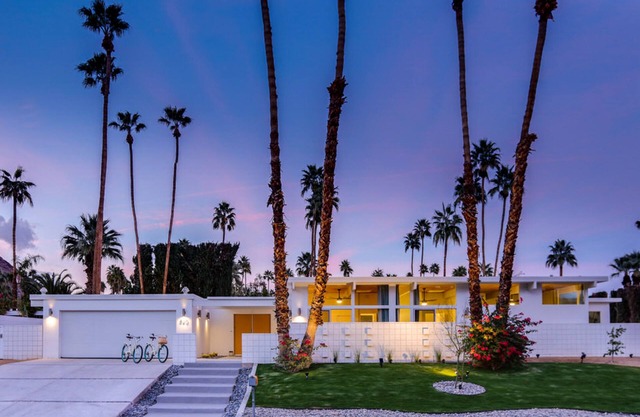 Iconic Krisel home w/ fantastic pool, firepit, spa & mountain views - 2 dogs OK