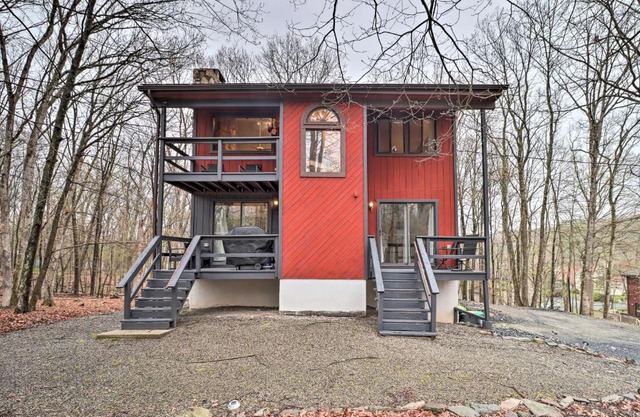 Dog-Friendly Poconos Escape with Hot Tub and Game Room