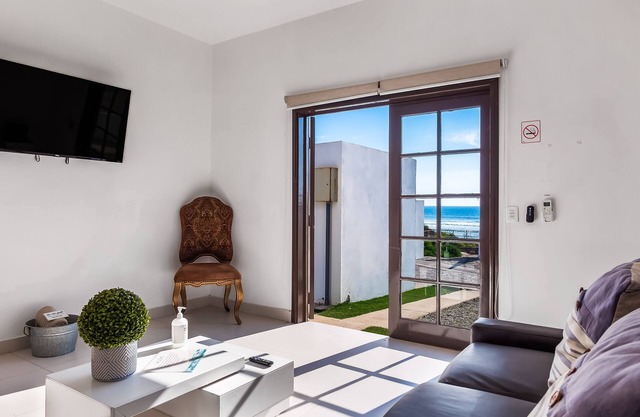 Dog-friendly suite with kitchenette, heated outdoor pool, hot tub, private patio