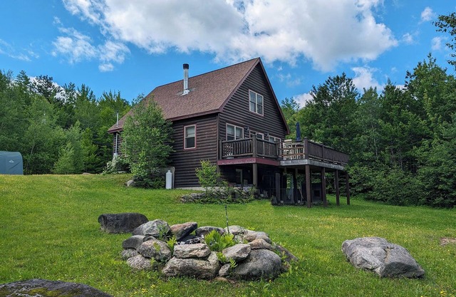 Dog Friendly w/ Outdoor Kennel, Fire Pit, Grill, Deck w/ Furniture