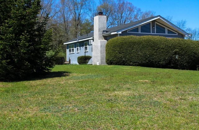 Dog Lover's Chalet w/ Fenced-In Yard 10 MI to Waterparks/Hiking/Outlets/Casino