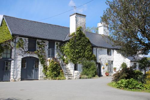 Dolgun Uchaf Historic B&B and Cottages in Snowdonia