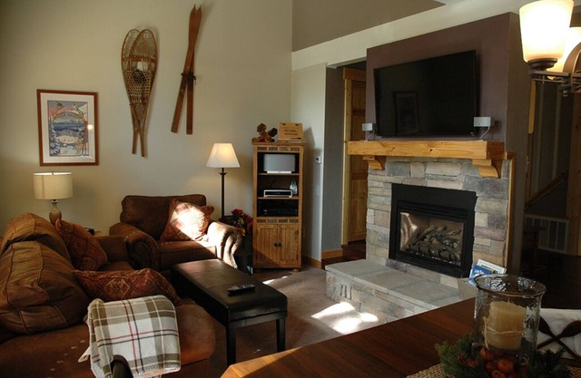 Condominio de 2 dormitorios más loft, a 1 milla de Tahoe City. ¡Acceso a las comodidades de HOA!