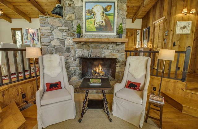 "Dolly Lodge" - Private 2. 5 Acres / Mid-Century Architecture - Walk To Mirror Lake