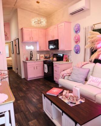 Dolly's Place 6260
