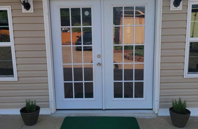 Don Greco ome room for rent with queen size bed