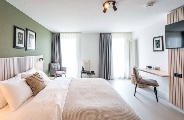 Doppelzimmer M mit Balkon, Dusche und WC