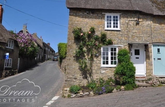 Dormouse Cottage, BURTON BRADSTOCK