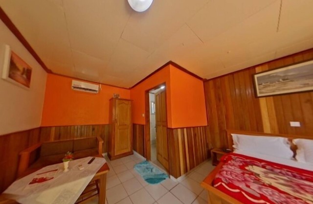 Habitacion Doble-Básico-Baño con ducha-Vista al patio