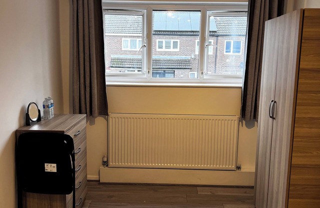 Double room, in clean, neat shared house.