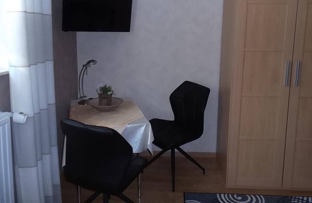 Habitación doble (en el sótano) con baño / aseo compartido - Ferienwohnung Familie Schmitz