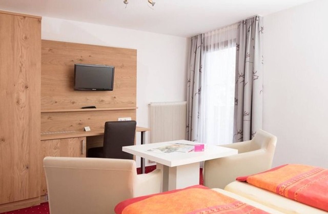 Habitación Doble con balcón y vistas al jardín - Pension Irlingerhof ***