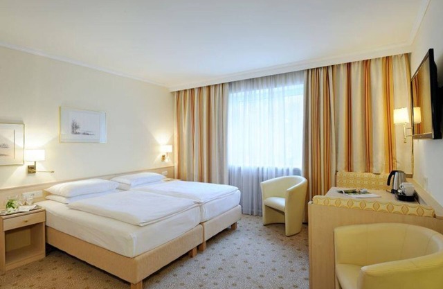 Habitación doble con ducha y baño, inodoro - podadoras, hotel