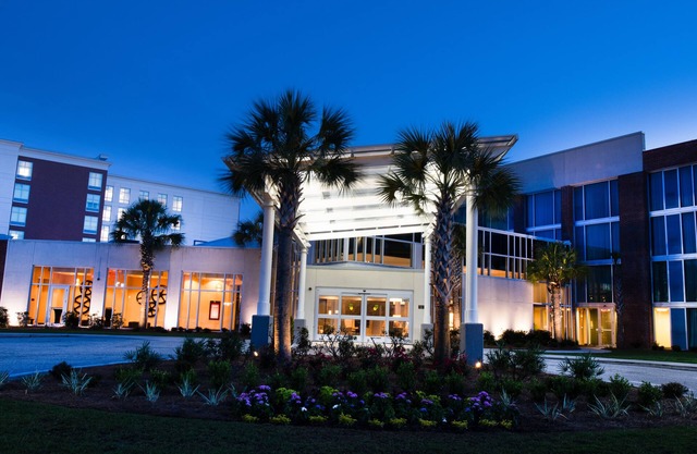 DoubleTree by Hilton Hotel & Suites Charleston Airport