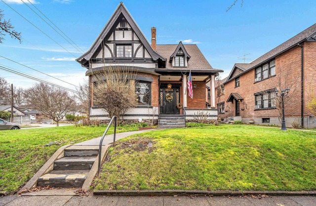 Downtown CDA Home: Walk to Lake & Shops!